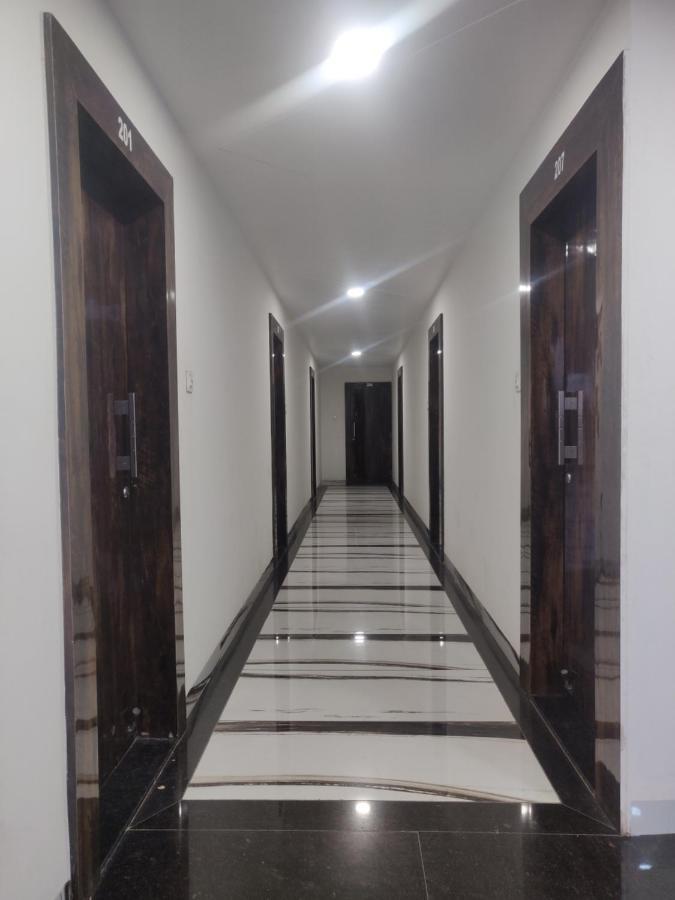 Hotel Rb Palace 印多尔 外观 照片