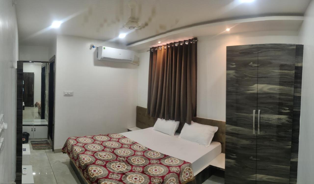 Hotel Rb Palace 印多尔 外观 照片