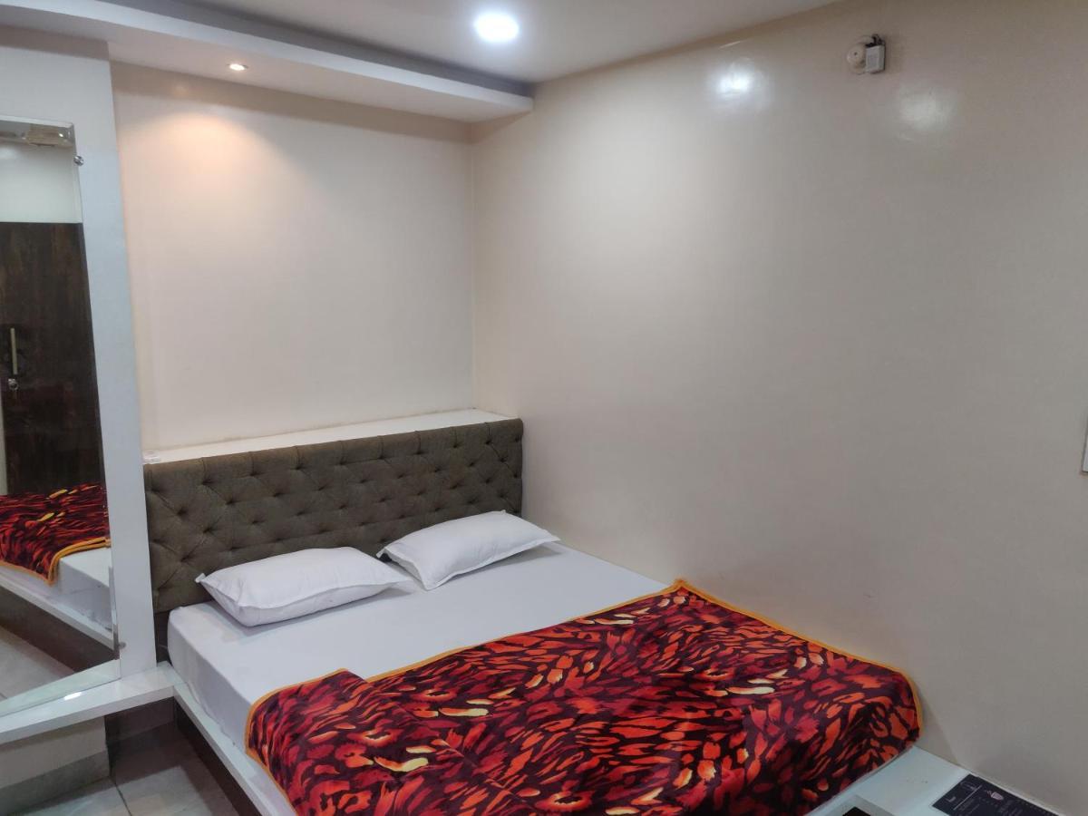 Hotel Rb Palace 印多尔 外观 照片