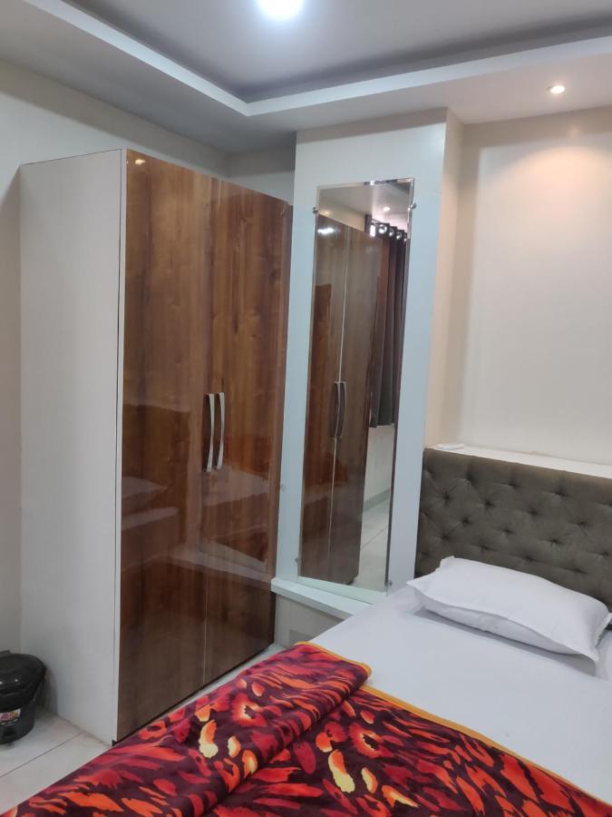 Hotel Rb Palace 印多尔 外观 照片