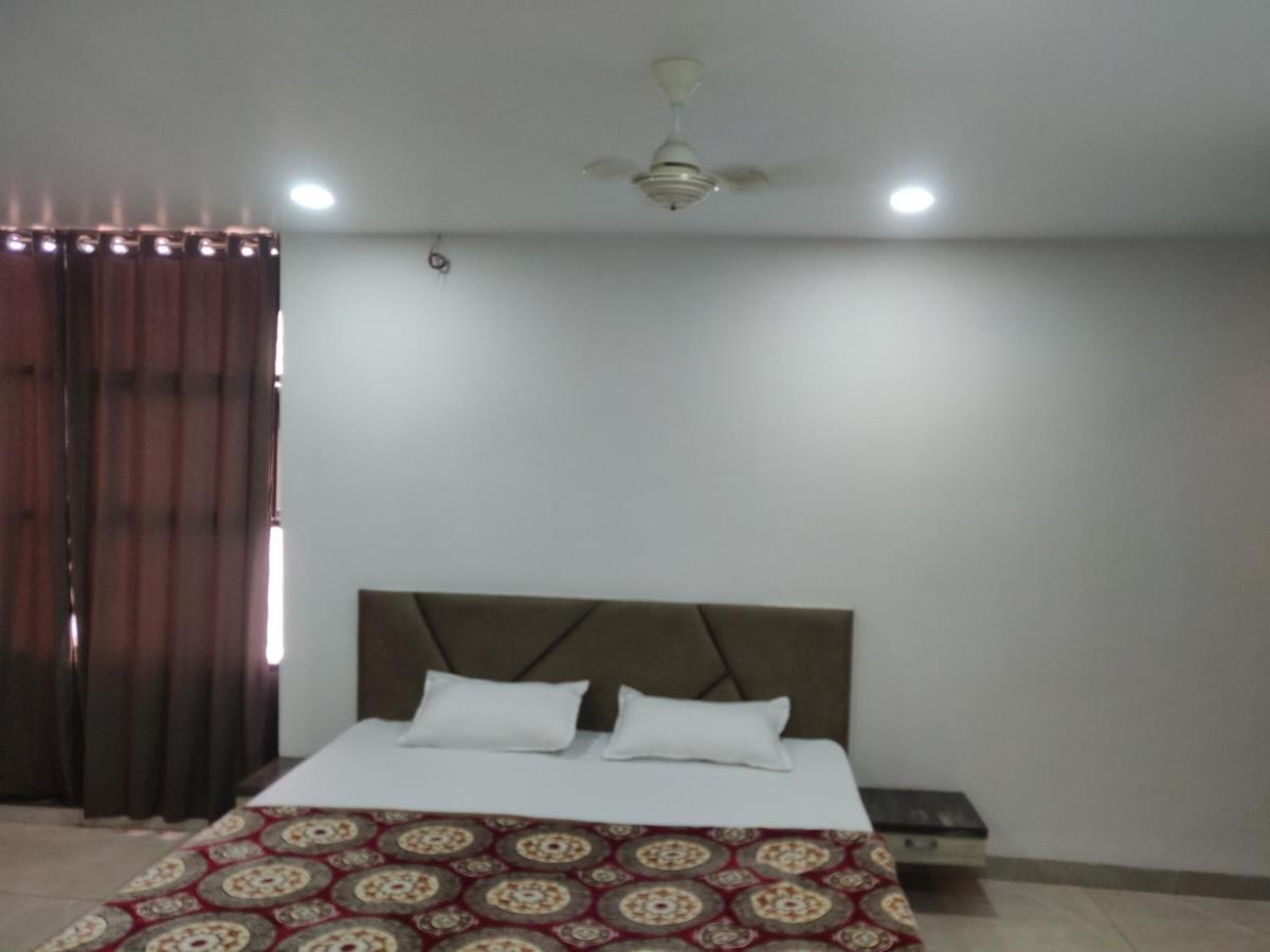 Hotel Rb Palace 印多尔 外观 照片